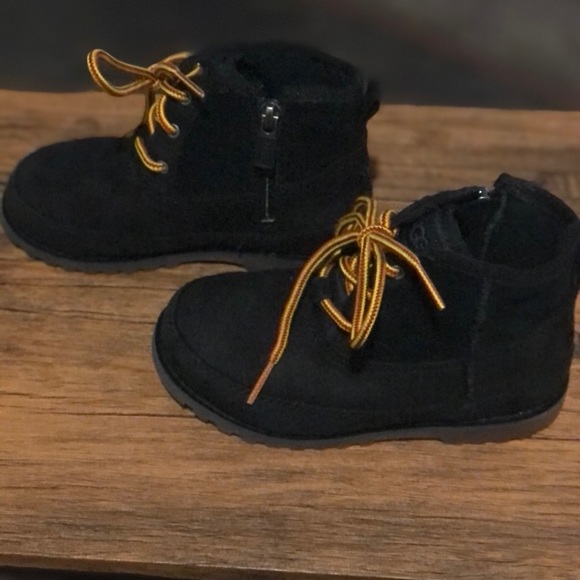 Boys UGG boots! - Picture 5 of 5